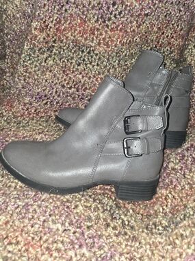 Women’s Old Navy Gray Buckle Ankle Boots